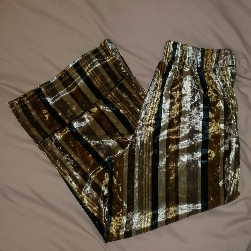 Lulu's frou frou cropped velvet pants